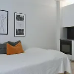 Modern And Bright Studio With Top Location