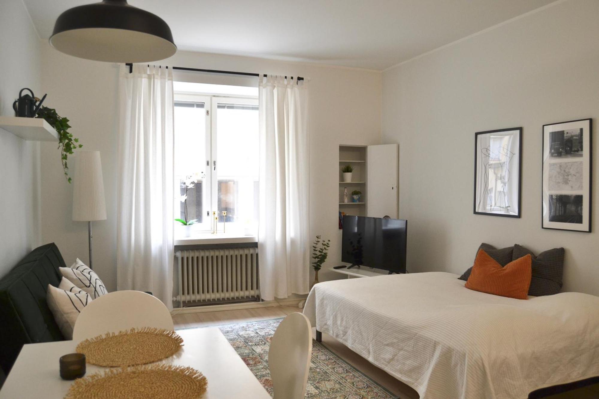 Modern And Bright With Location Apartment